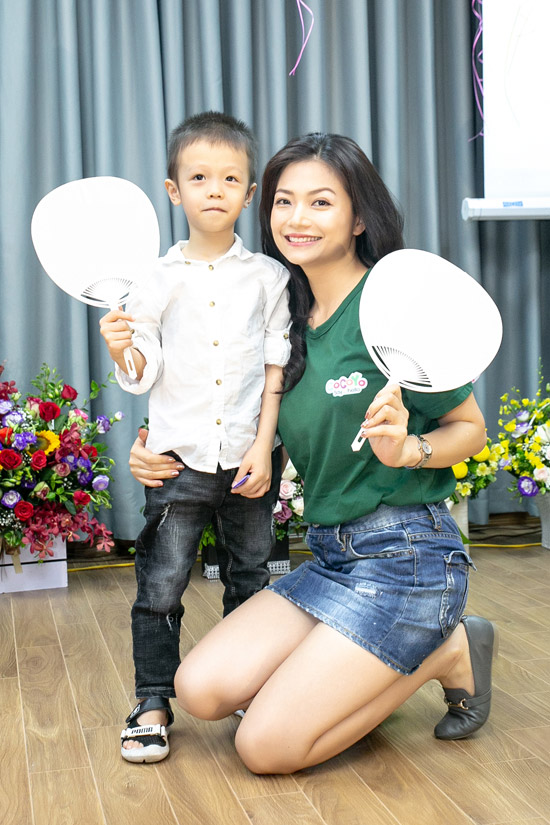 Kiều Anh Phía trước là bầu trời lần đầu khoe con trai 5 tuổi